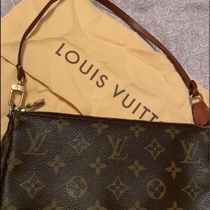 Monogram Louis Vuitton pochette